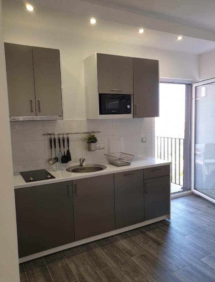 Sea View Apartment *