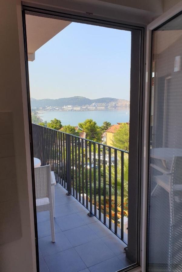 Sea View Apartment *
