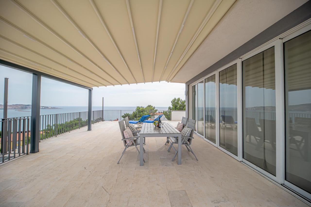 Sea View Bar