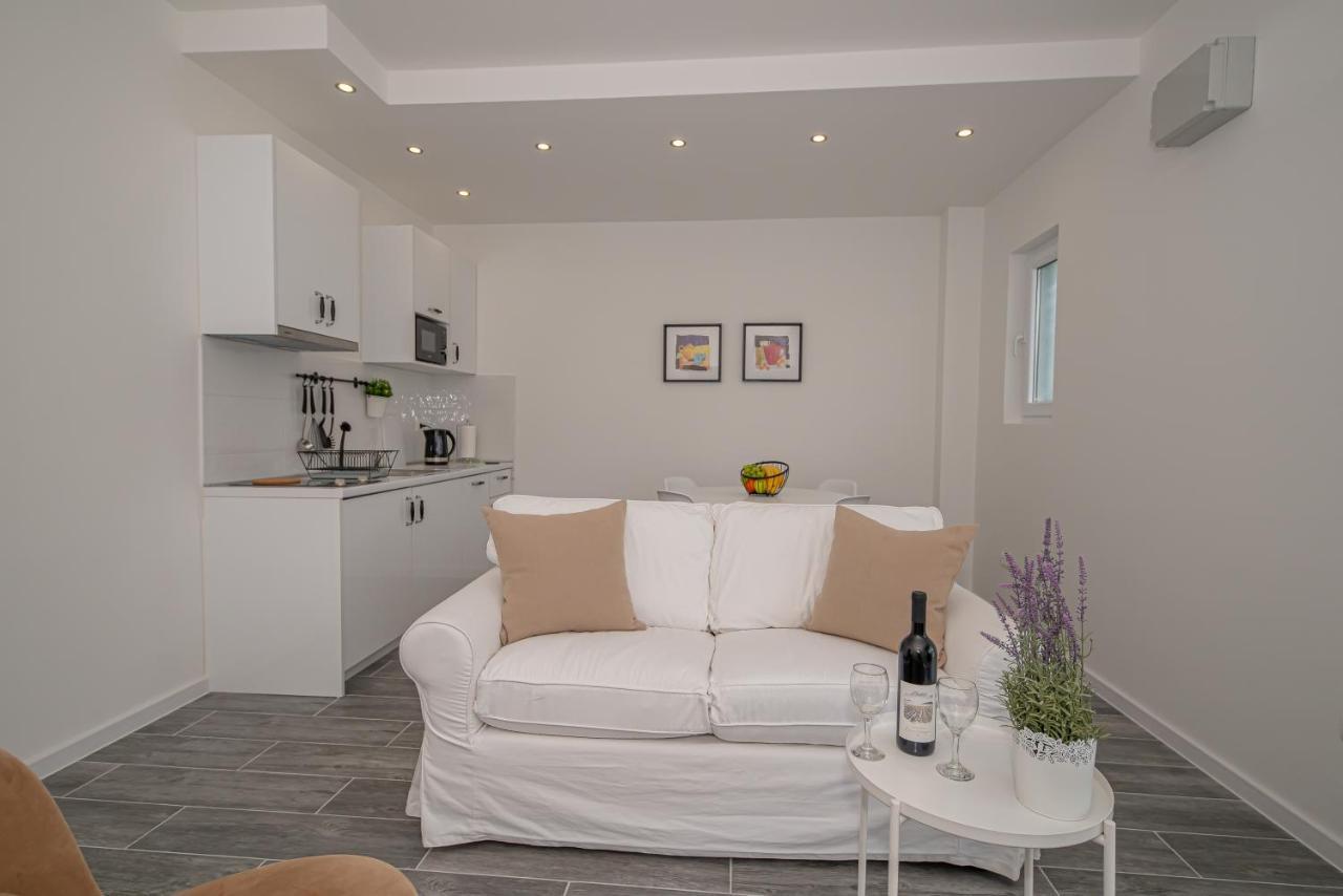 Sea View Apartment *